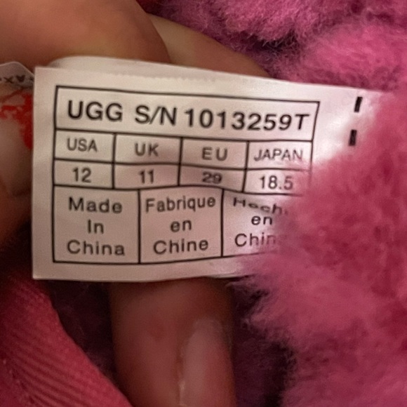 - UGGS - Picture 7 of 7